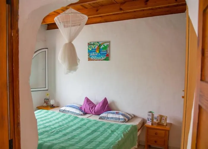 Casa Madre Tierra * La Pared